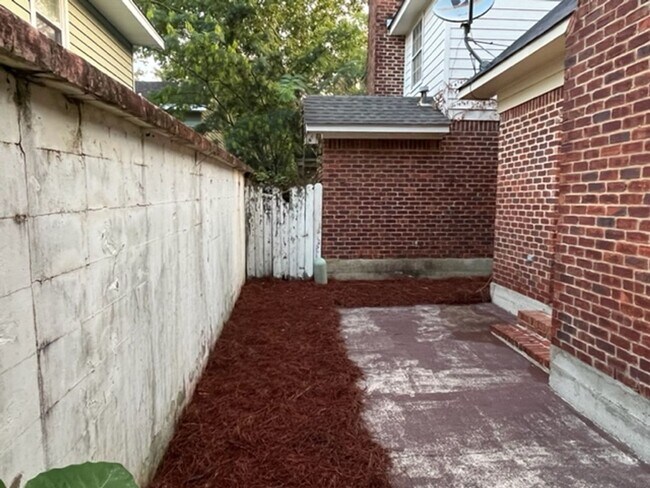 Foto del edificio - Three Bedroom / 2 Bath Townhome in Gate Co...