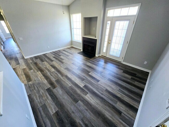 Foto del edificio - NEW LISTING: Stunning 3 Bed, 2 Bath Condo ...