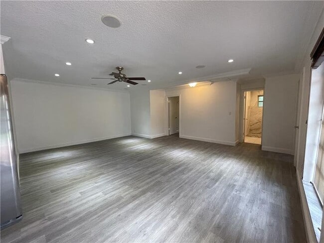 Foto del edificio - 641 SW 8th Ave