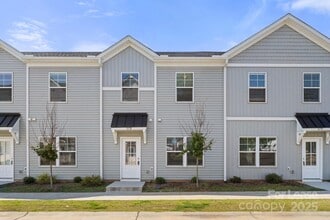 Building Photo - 117 Dogwood Vlg Trl