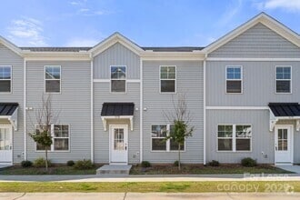 Building Photo - 117 Dogwood Vlg Trl