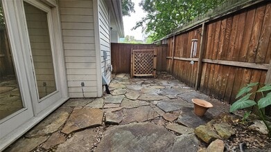 Building Photo - 305 Reinicke St