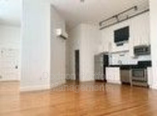 Building Photo - 423 T-1113