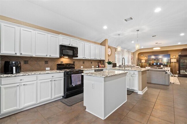 Foto del edificio - 18123 Almond Place Lane