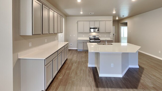 Building Photo - Very Nice 4 Bedroom 2 Bath Home in Yukon S...