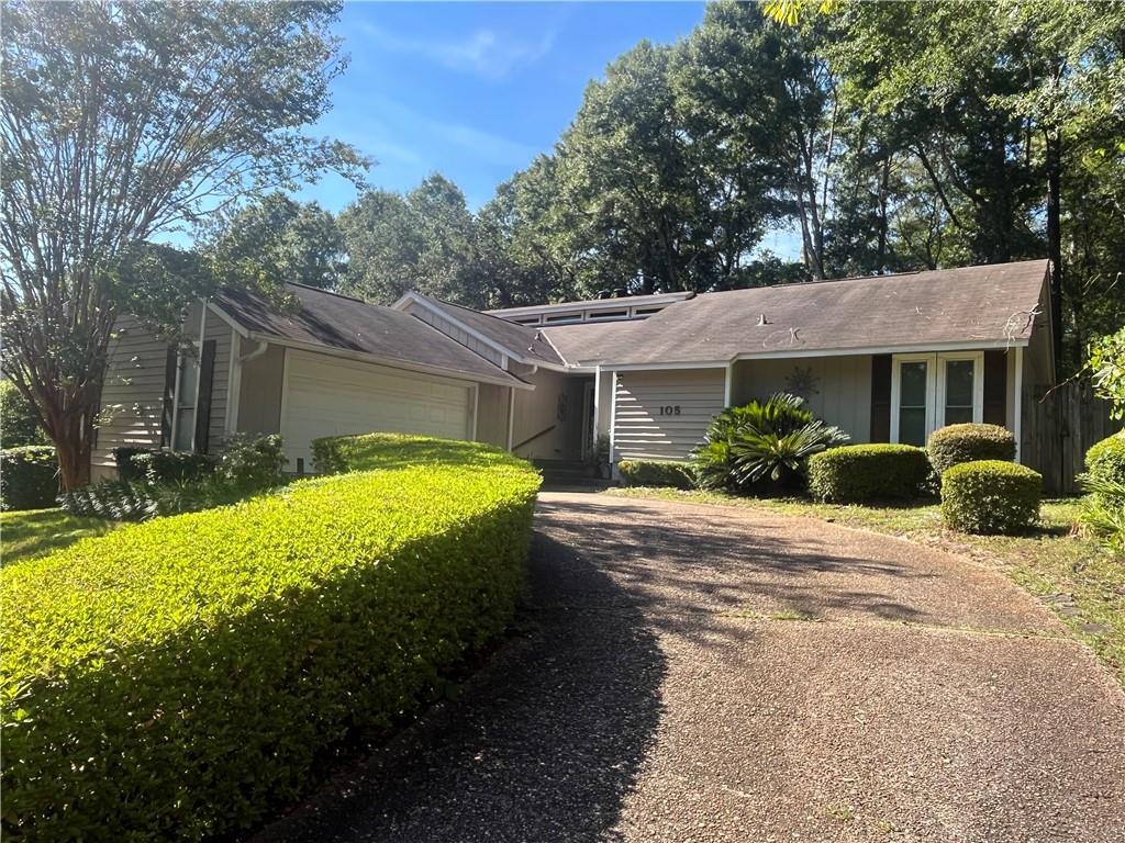 Primary Photo - 105 Avon Cir E