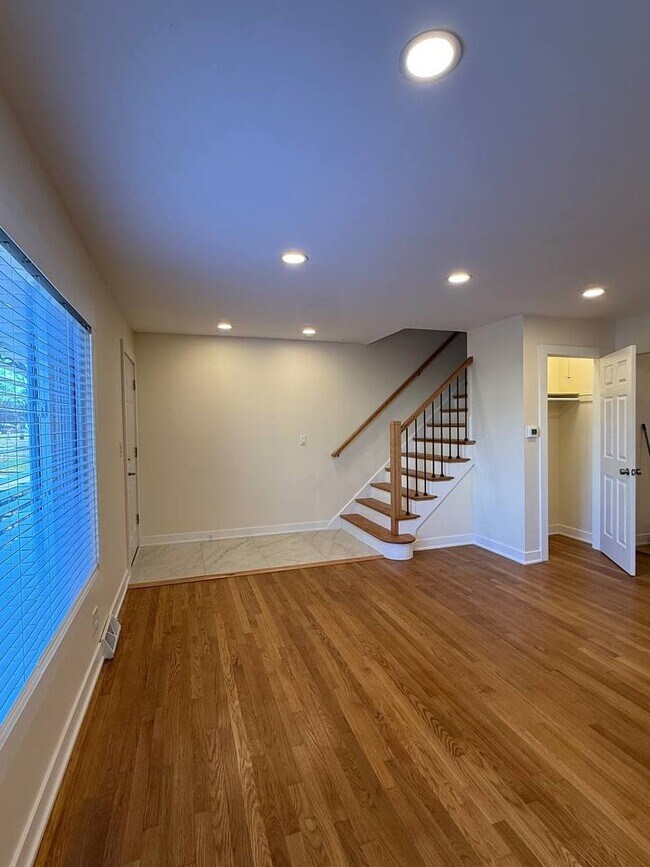 Foto del edificio - 415 E Lincoln St