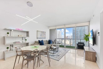 Building Photo - 495 Brickell Ave