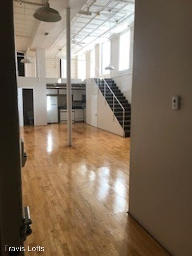 Building Photo - 225 N Travis St