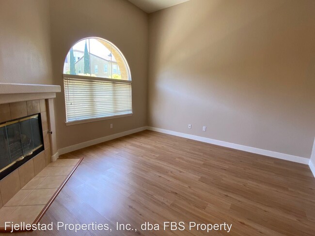 Building Photo - 3 br, 2.5 bath House - 7750 Via Francesco #6