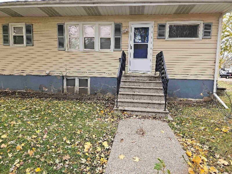 Primary Photo - 319 S 5th St