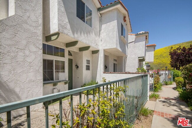 Foto del edificio - 387 Westlake Vista Ln