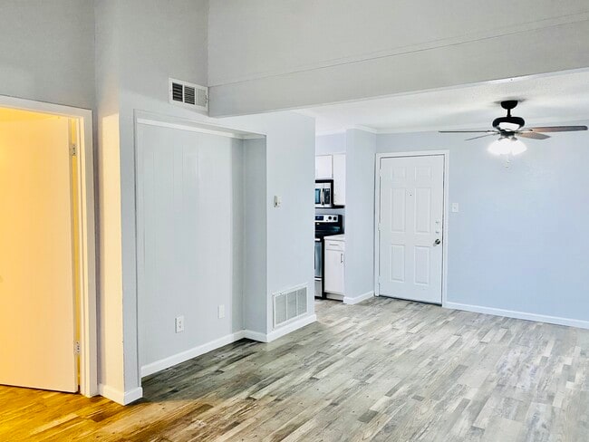 Building Photo - Calypso Court Apartments