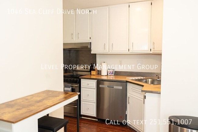 Building Photo - 1046 Sea Cliff Dr N