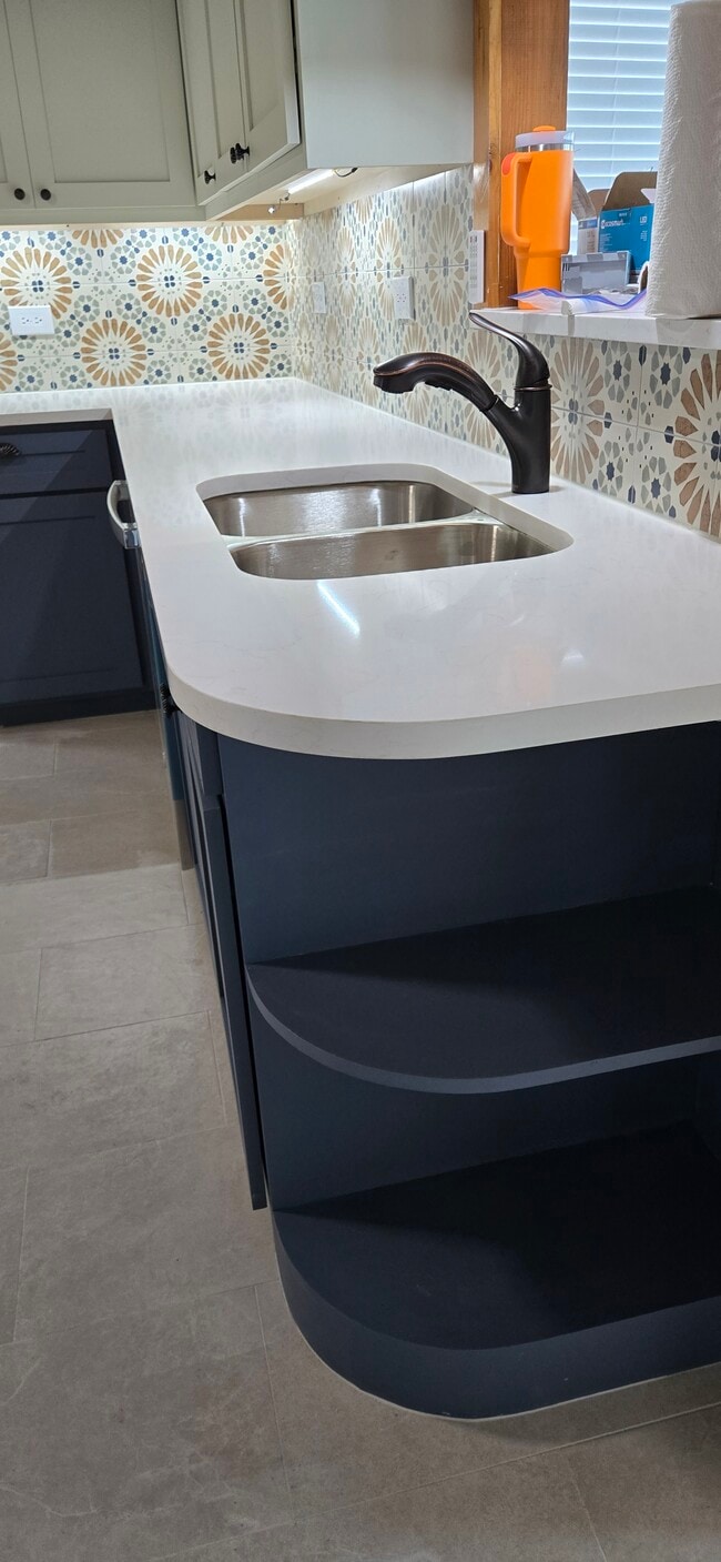 Building Photo - 307 E Waco St