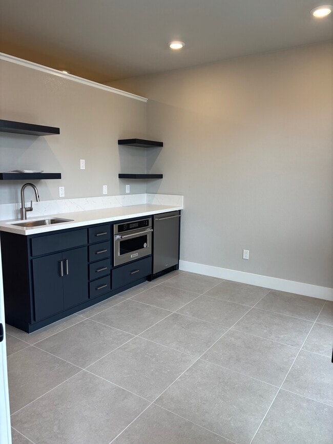 Building Photo - 121 8th St