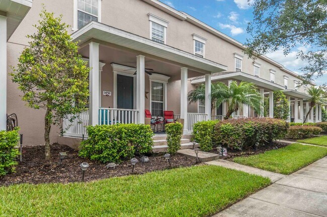 Foto del edificio - MOVE IN SPECIAL- 3/2.5 Townhome W/ 2 Car Garage For Rent in the Highly Desirable Avalon Park Comm...