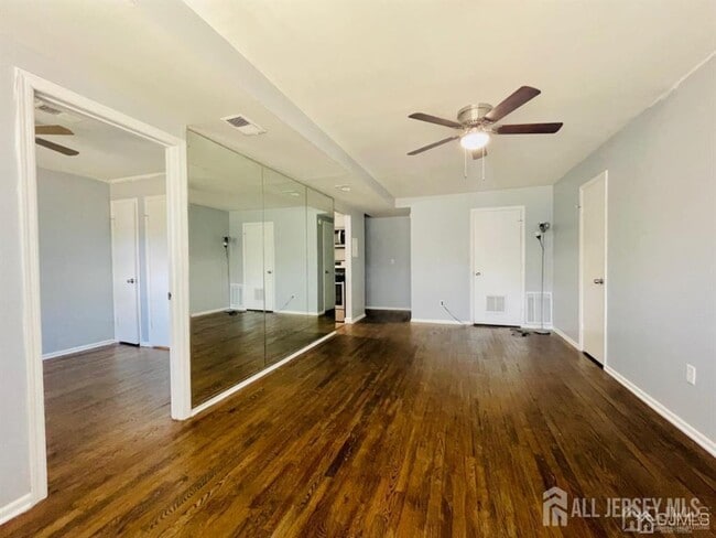 Building Photo - 128 College Dr