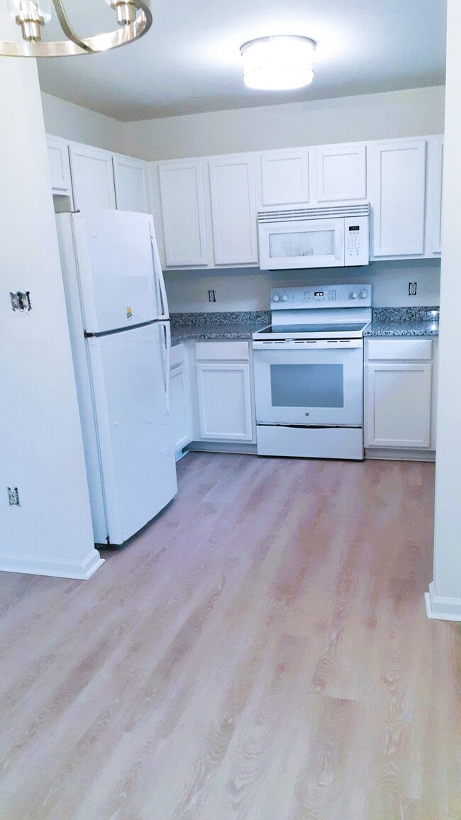 Building Photo - 11619 Larix Dr