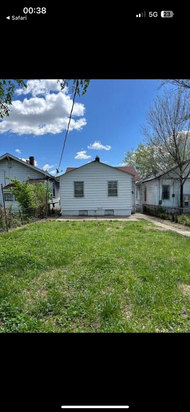 Foto del edificio - 4715 Thrush Ave