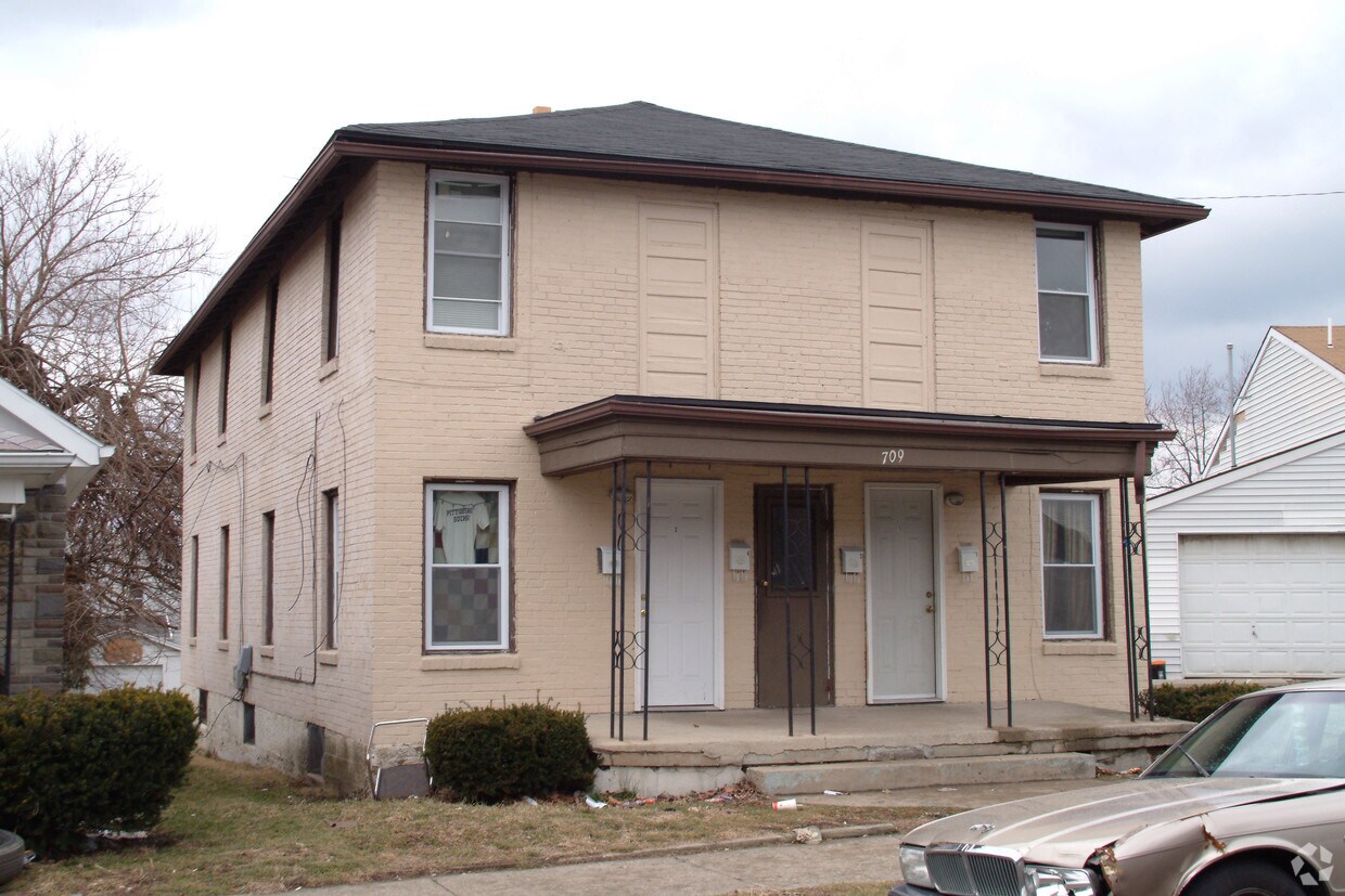 Building Photo - 709 Alverno Ave
