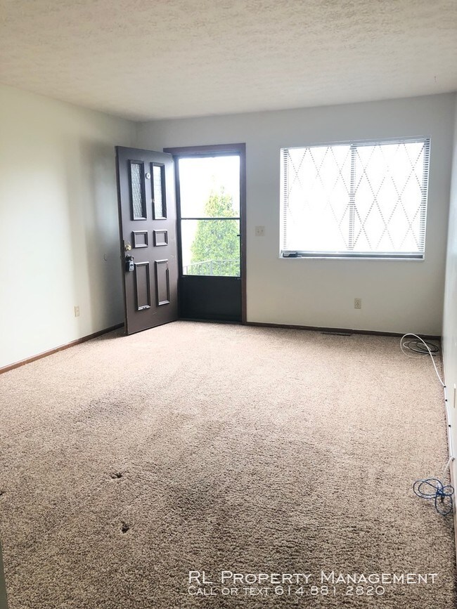 Building Photo - 2 bedroom 1.5 bathroom duplex in Reynoldsburg