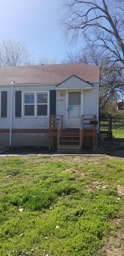 Primary Photo - 1147 Oakland Ave