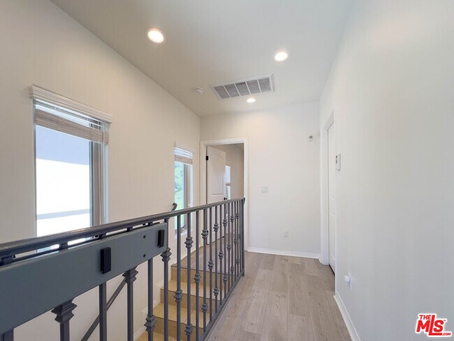 Foto del edificio - 3610 Parrish Ave