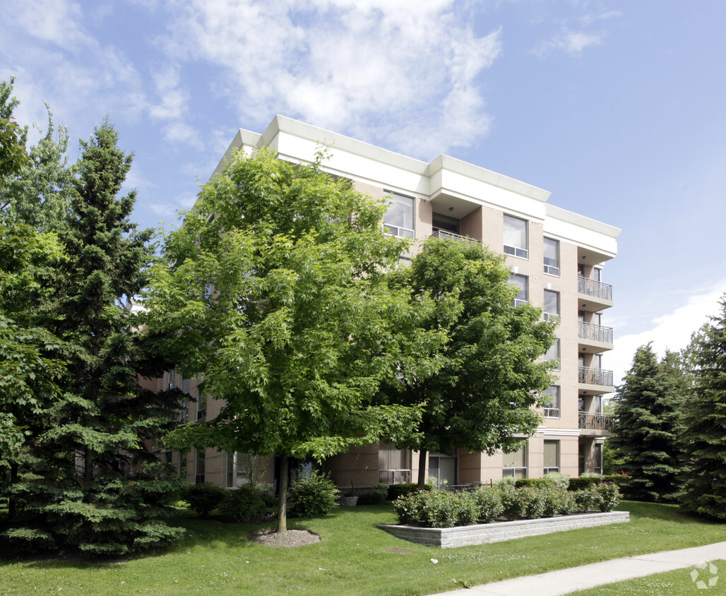 Building Photo - Hearthstone by the Lake