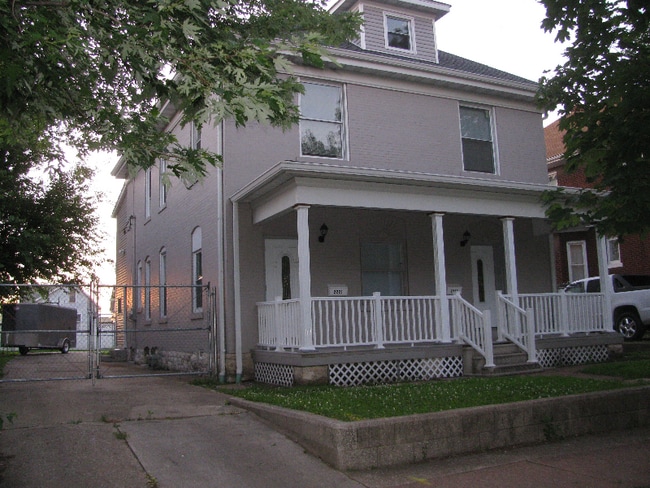 Foto del edificio - 2221 Benton St