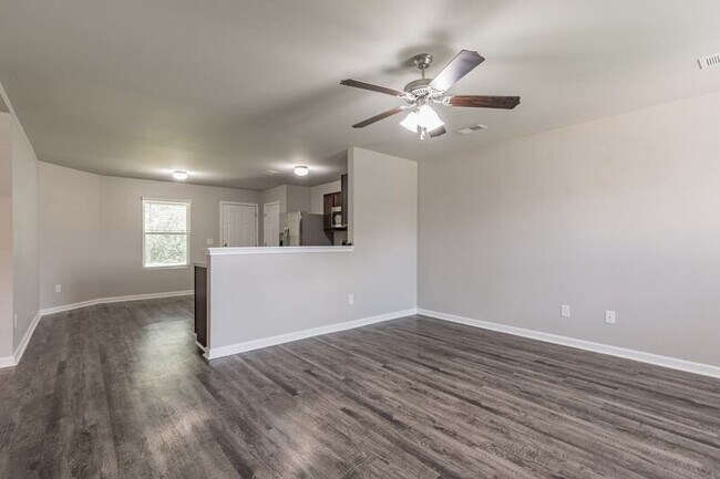 Building Photo - 728 The Heights Ln