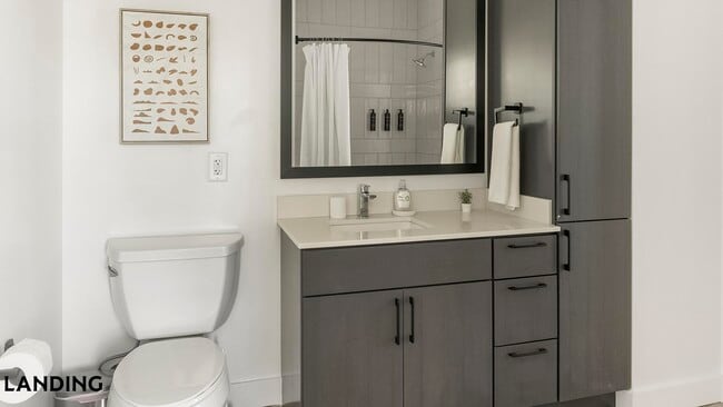 Building Photo - 1007 S Mint St