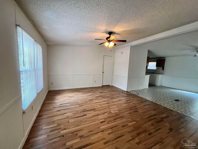 Foto del edificio - 5299 Old Oak Rd