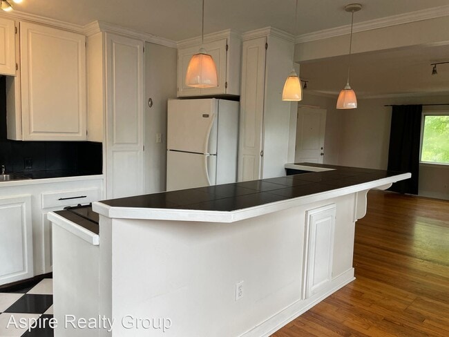 Building Photo - 2 br, 1 bath House - 2311 S Taylor St