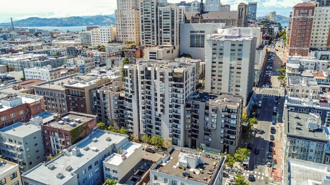 Building Photo - 900 Bush St