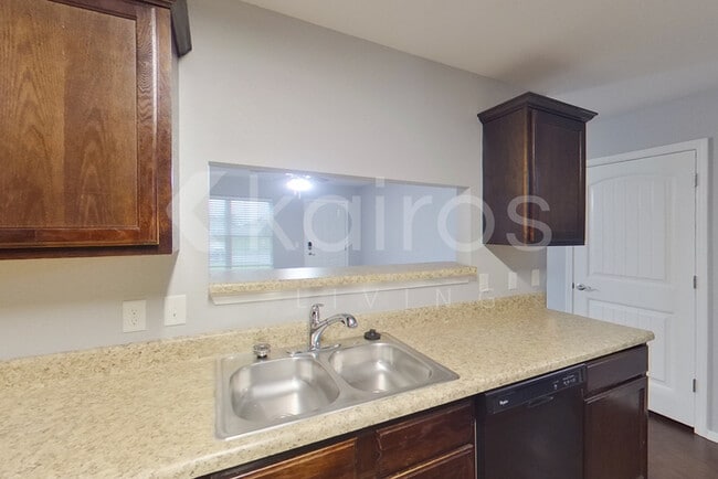 Building Photo - 5006 Thomas St