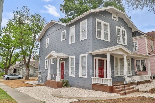 Building Photo - 732 N Pine St