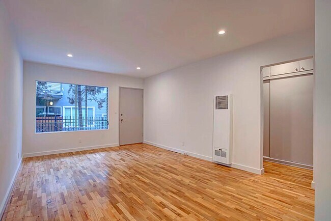 Foto del edificio - 1623 N Formosa Ave