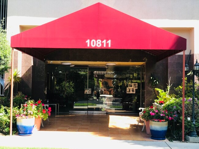 Fachada - 10811 Ashton Ave