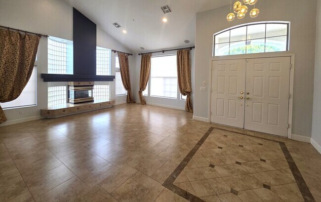 Foto del edificio - Stunning Resort style Home 5-bedroom Pool/Spa