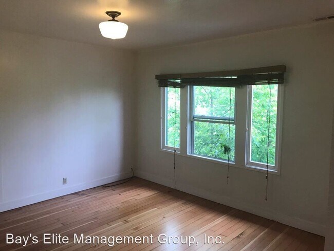 Building Photo - 442 65th St