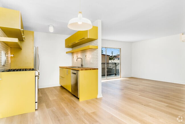 Building Photo - 40 18th Ave