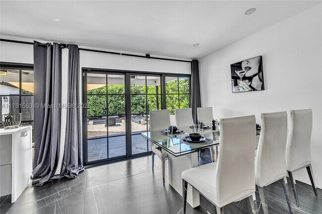 Foto del edificio - 560 NW 116th St