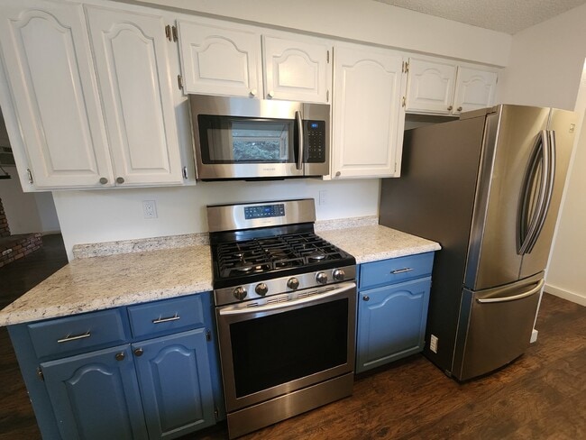 Building Photo - Very Large 3BR, 3BTH, Full Basement, Near Black Bay Park in Post Falls