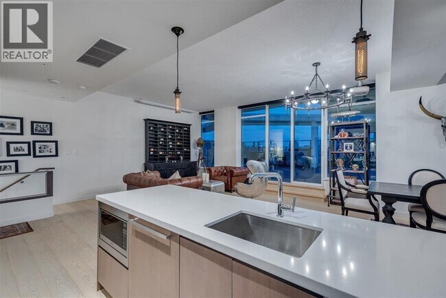 Building Photo - 68 Smithe St