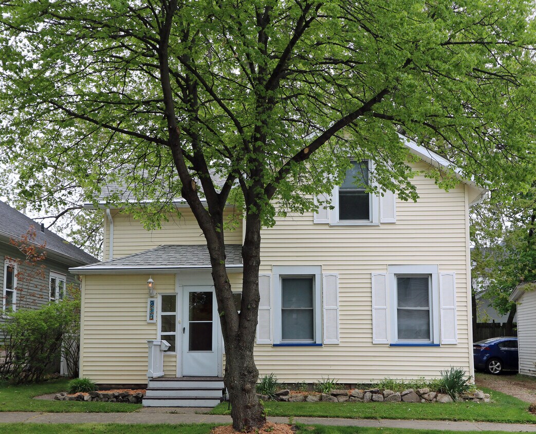 910 Court St, Saint Joseph, MI 49085 House Rental in Saint Joseph, MI