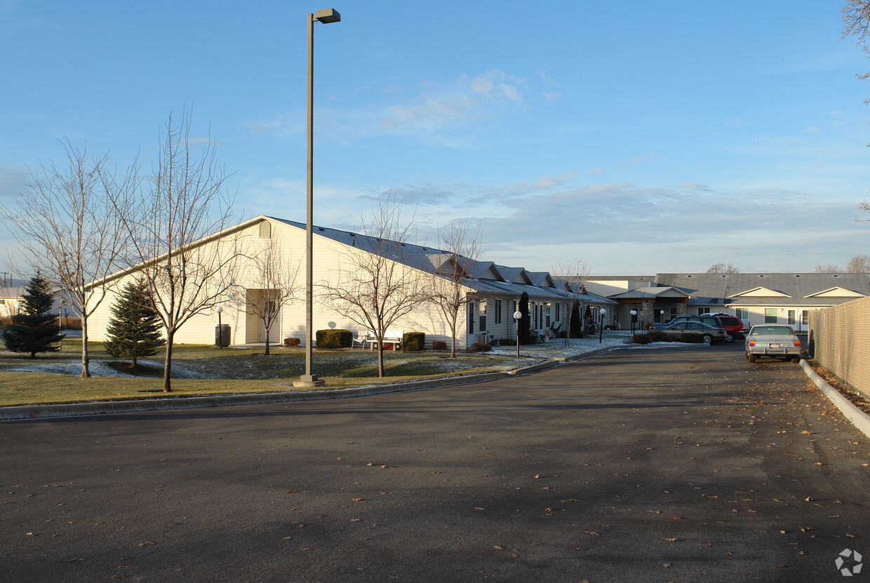 Building Photo - Autumn Court Apartments