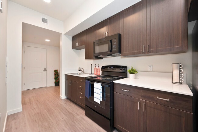 Building Photo - MacArthur Studio