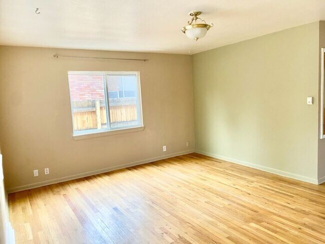 Foto del edificio - Super Cute 3 Bedroom 1 Bath House For Rent...