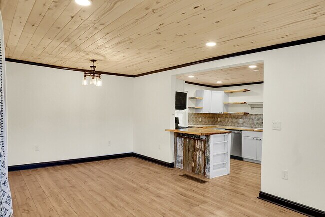 Foto del edificio - $1,495.00, 1-bed, 1-bath newly renovated l...